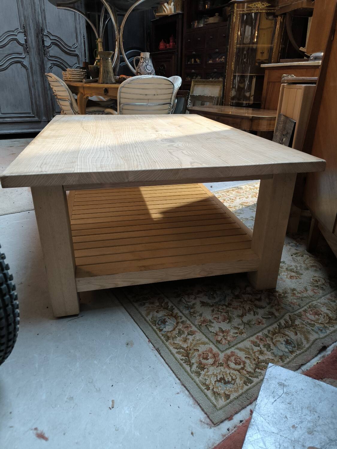 Table basse en frêne massif double plateau vers 1980
