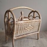 Heart-shaped rattan magazine rack