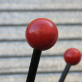 Ball-wearing coat hanger