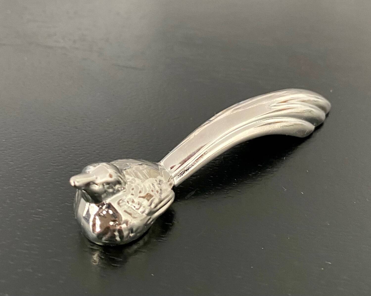 6 various animal shaped knife holders in silver metal