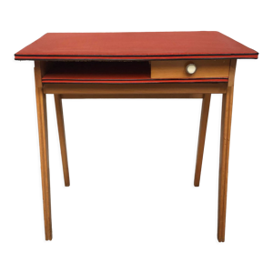 bureau rouge pour enfant