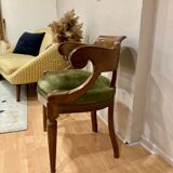 Velvet seated convertible-style chair