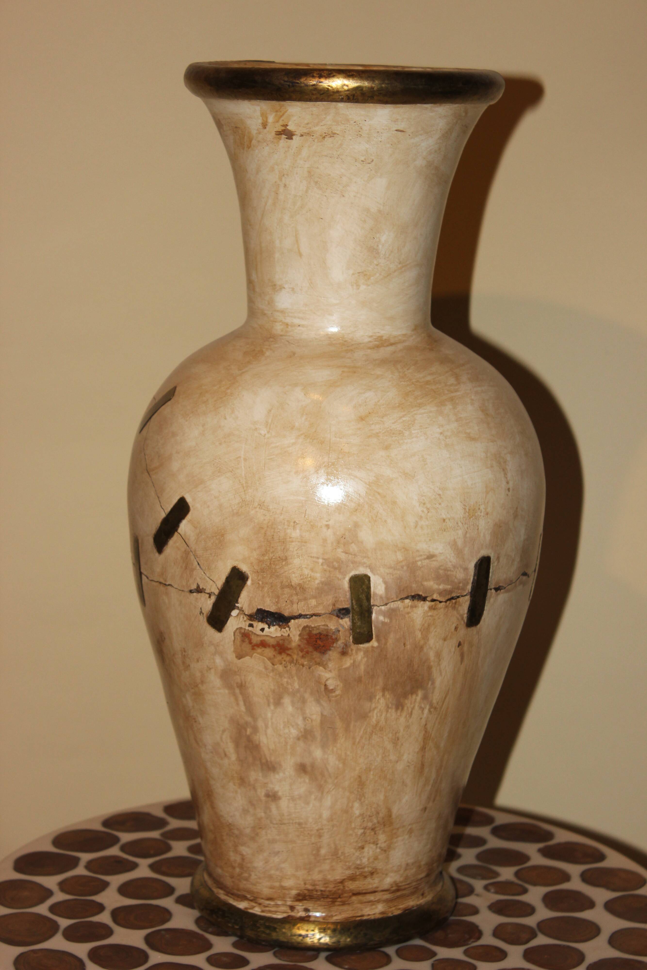 Tadelaket vase