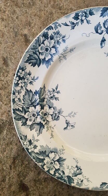 Plate in Iron Earth Saint Amand & Hamage model Marie Louise