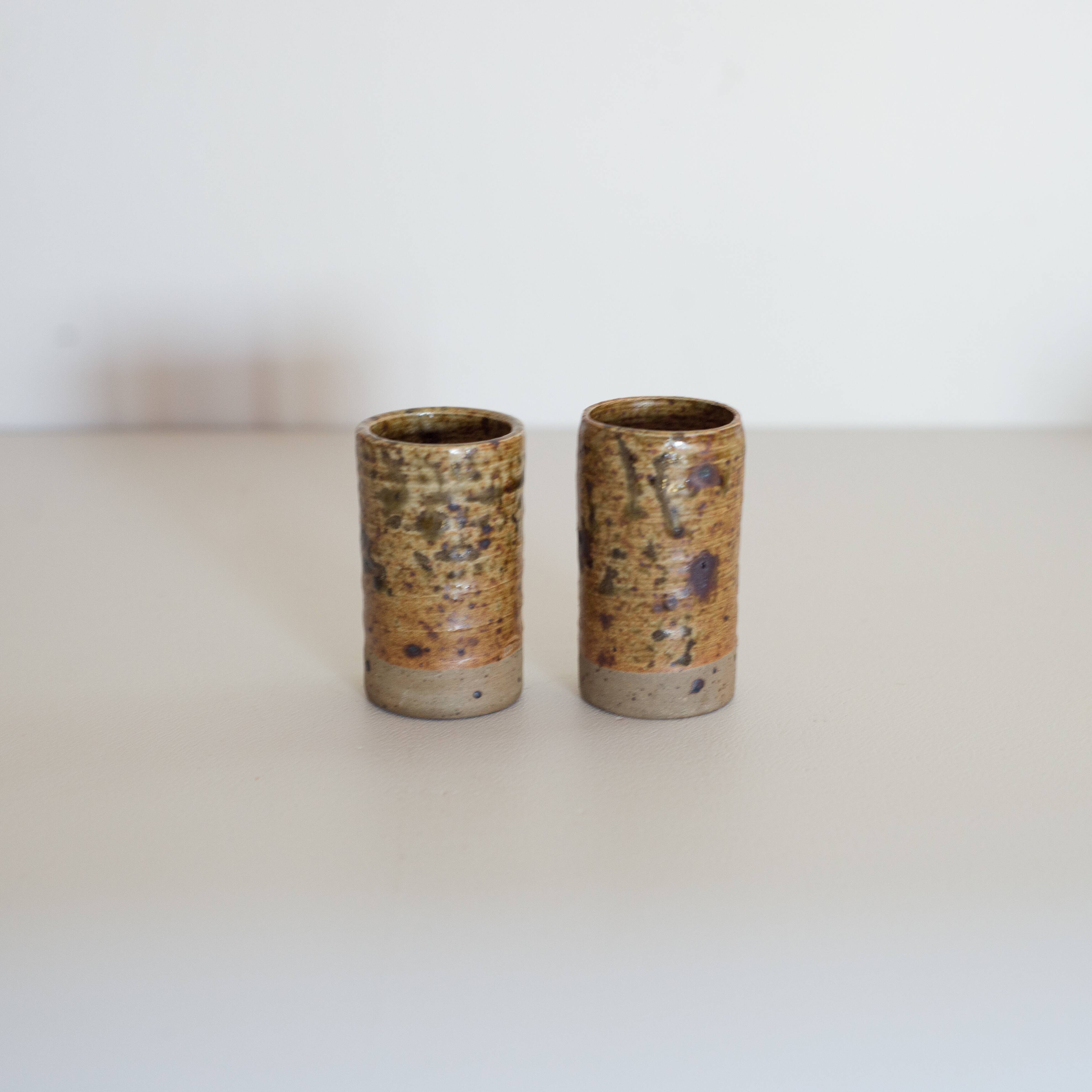 Lot de 9 verres à liqueur ou shot en grès pyrité