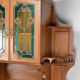 Buffet Art Nouveau en acajou sculpté et vitraux, vers 1900