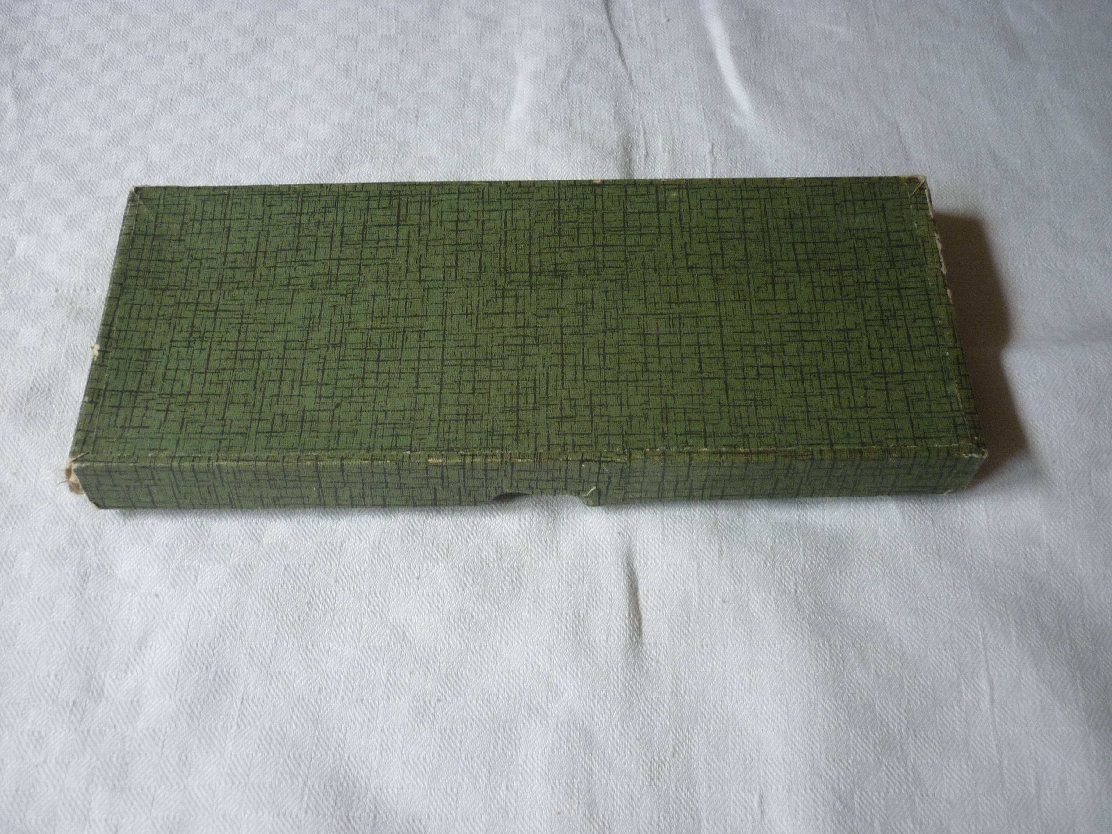 12 wears crystal knives