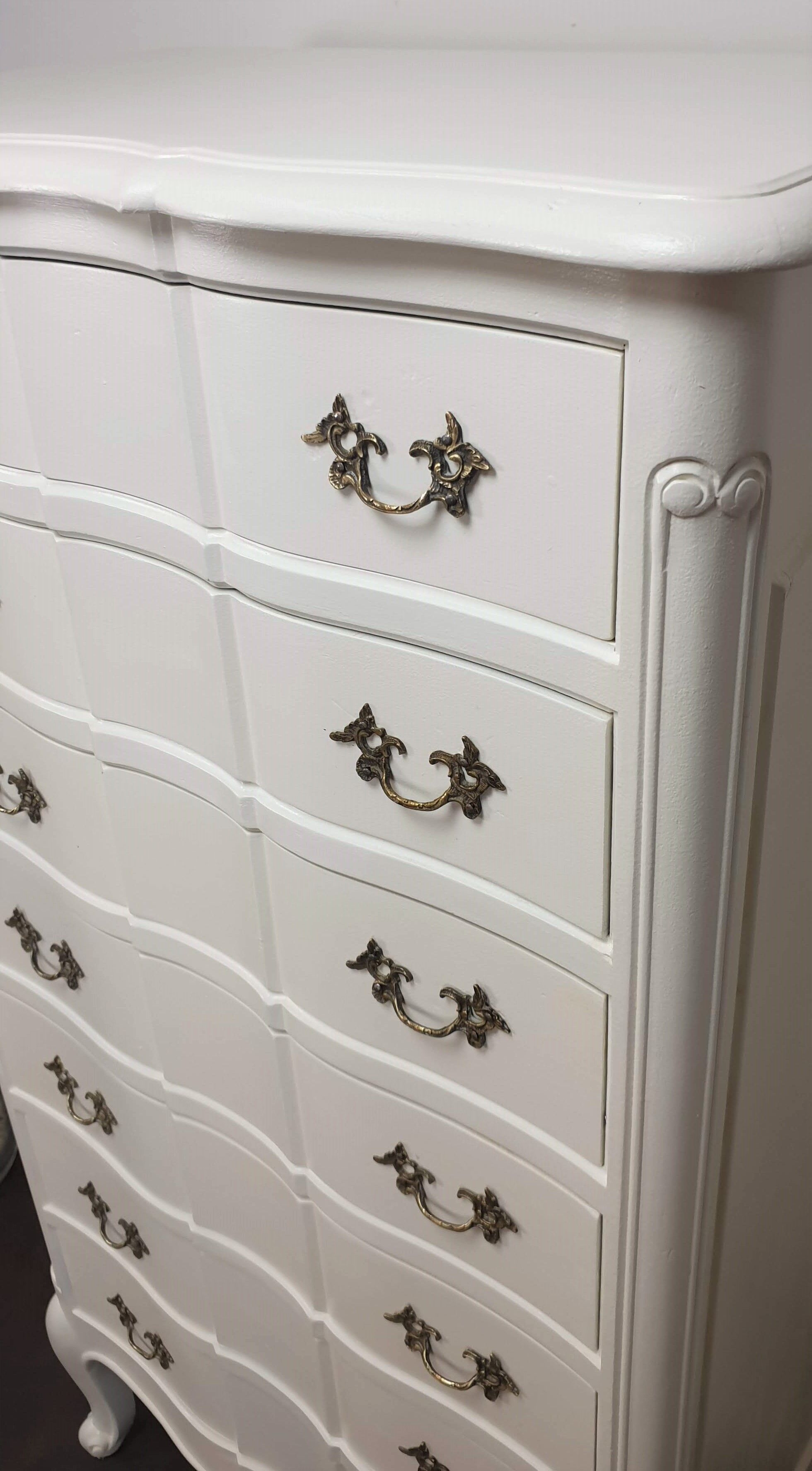 Louis xv-style cream white rag maker