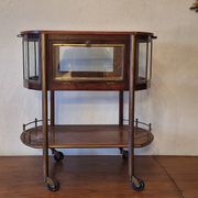 Serving trolley / bar cart in mahogany, brass and glass, 1920