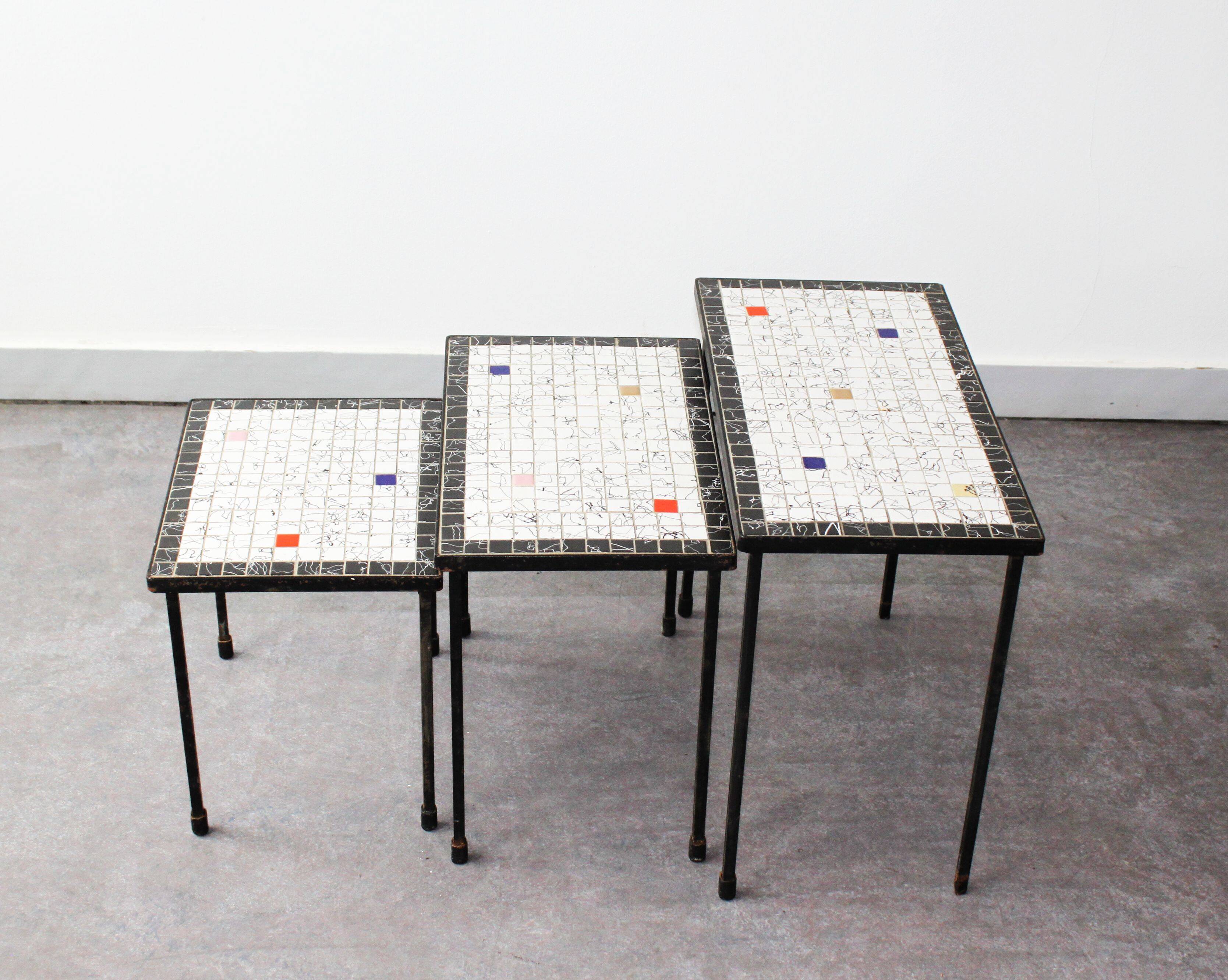 Ensemble de 3 tables gigognes, milieu XXème