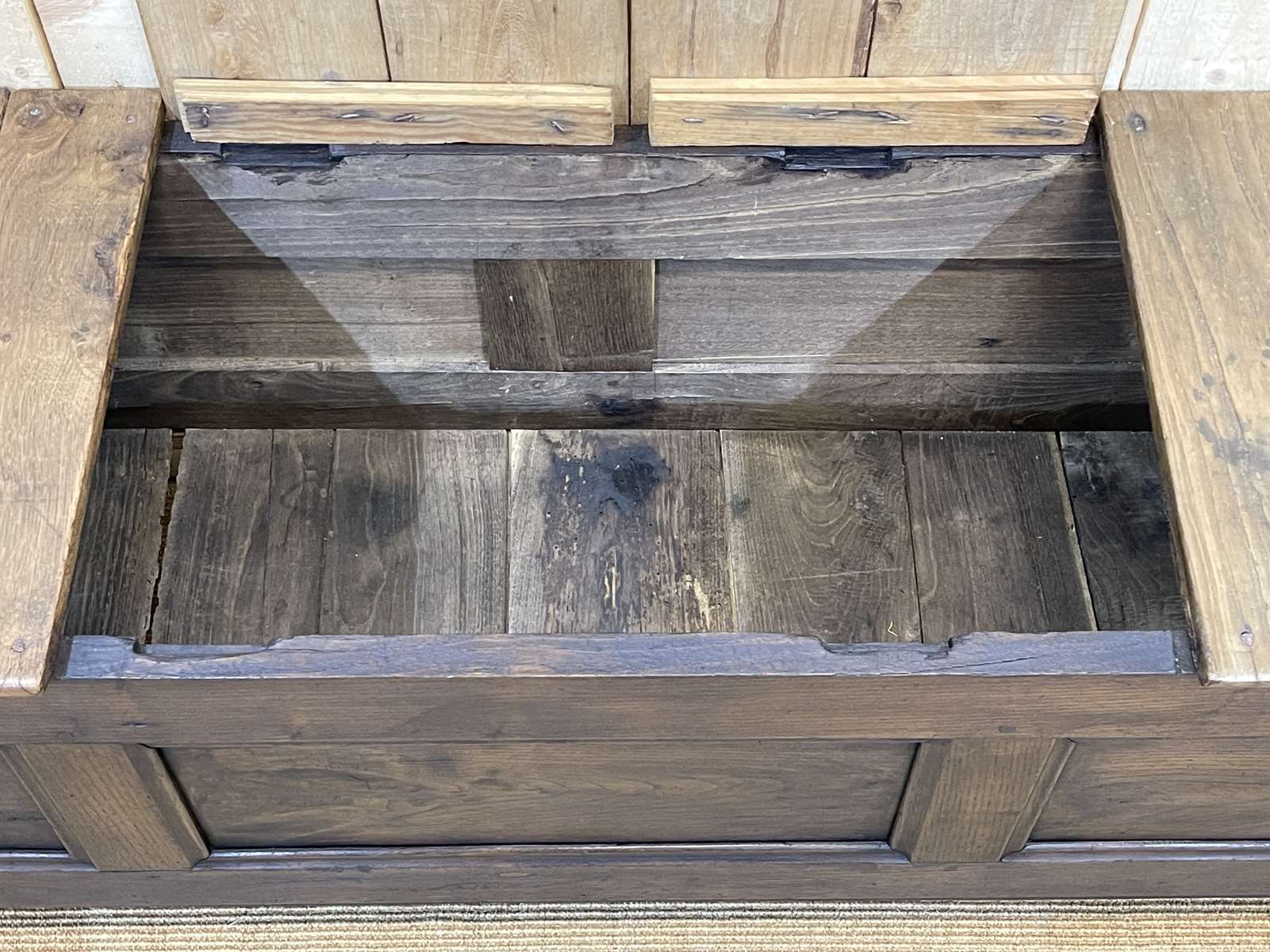 Banc coffre breton XIXème en orme et châtaignier
