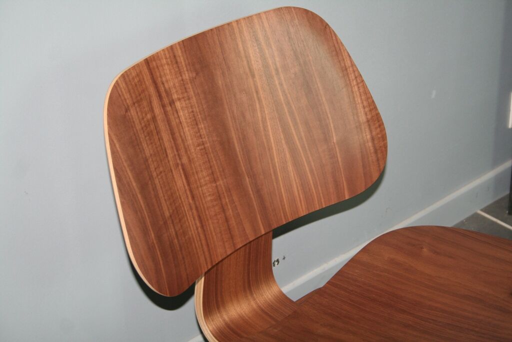 Chaise siège eames LCW walnut herman miller noyer