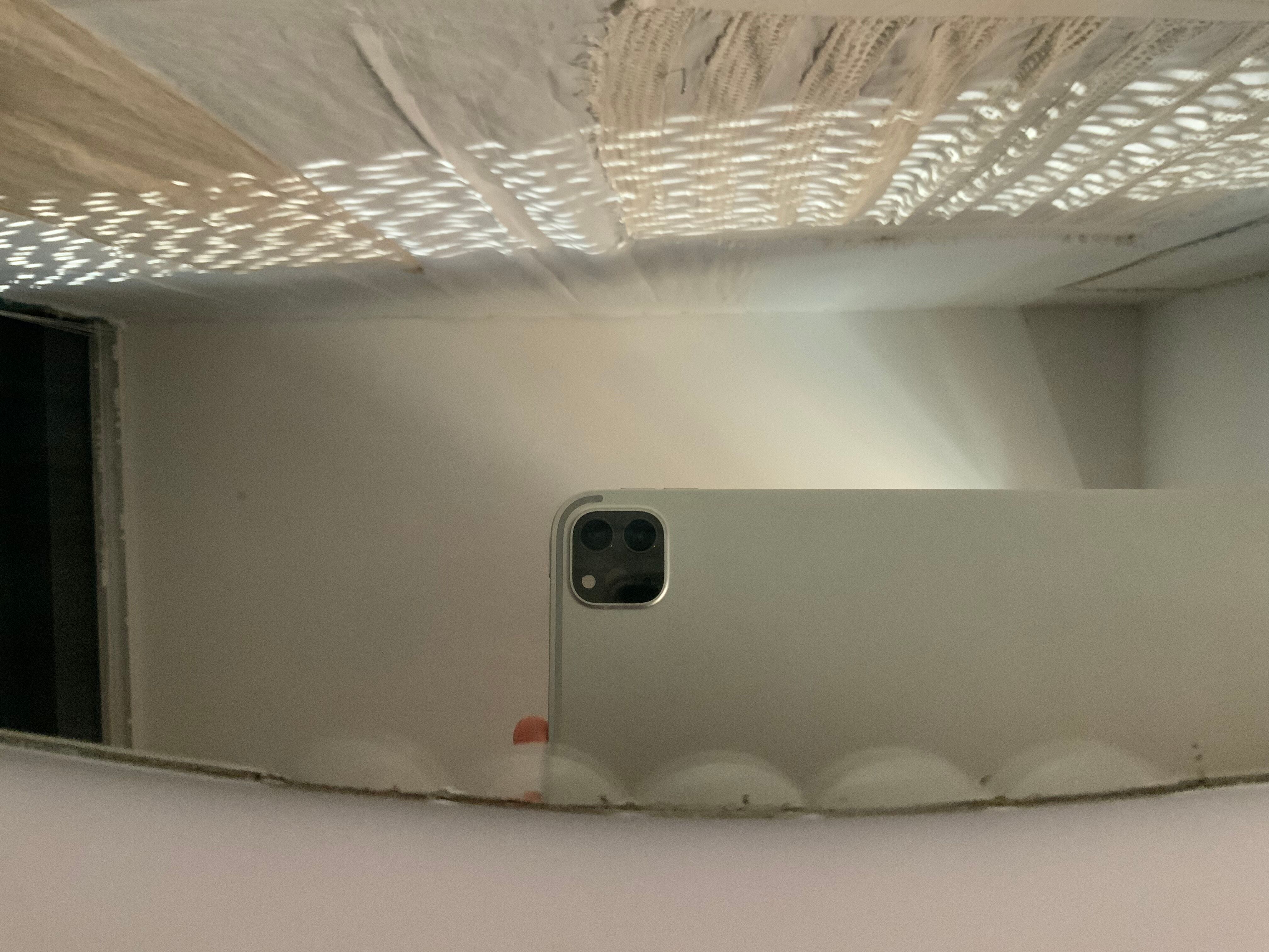 Bevelled mirror