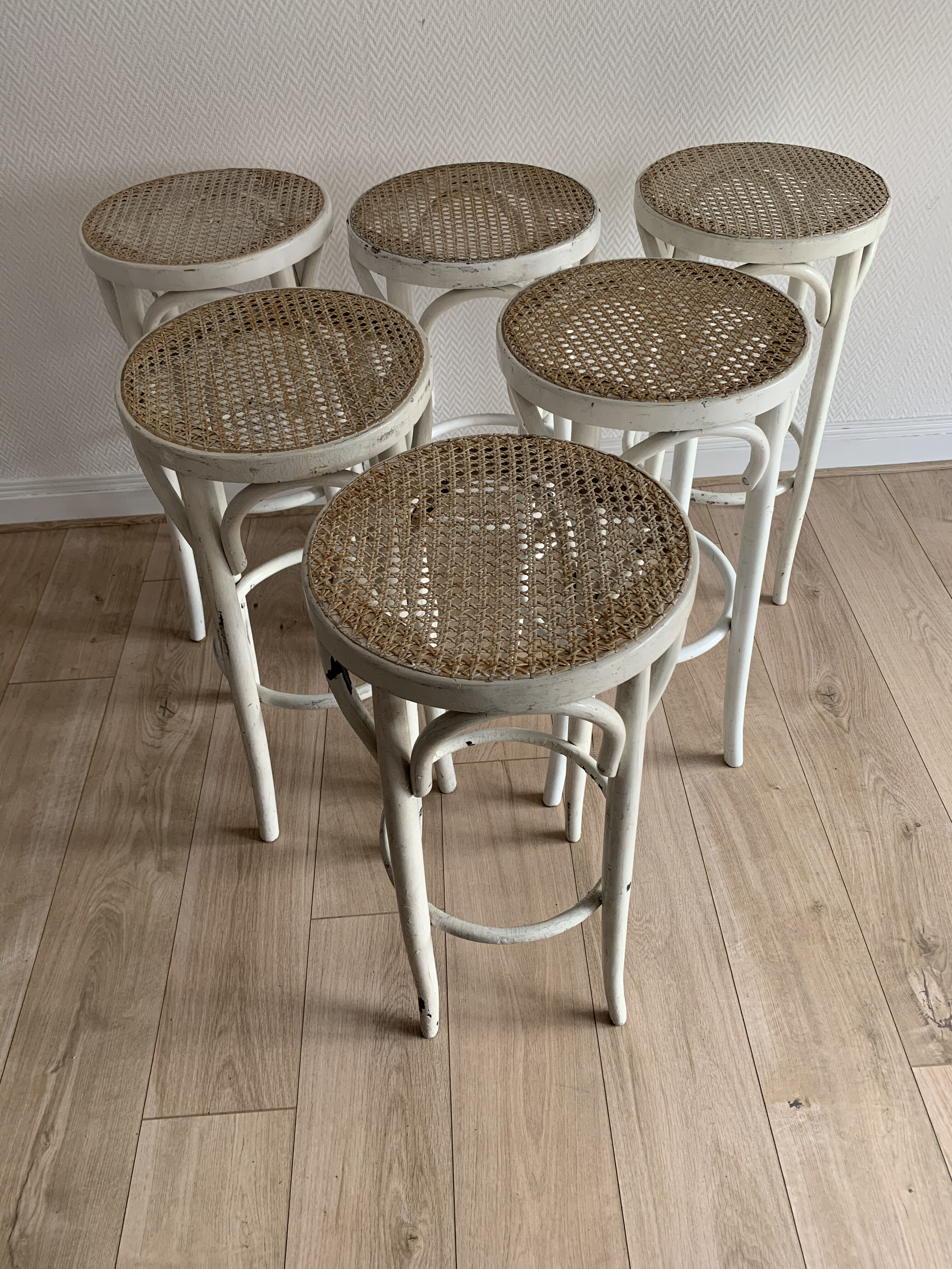 Set of 6 vintage bistro stools cannés white