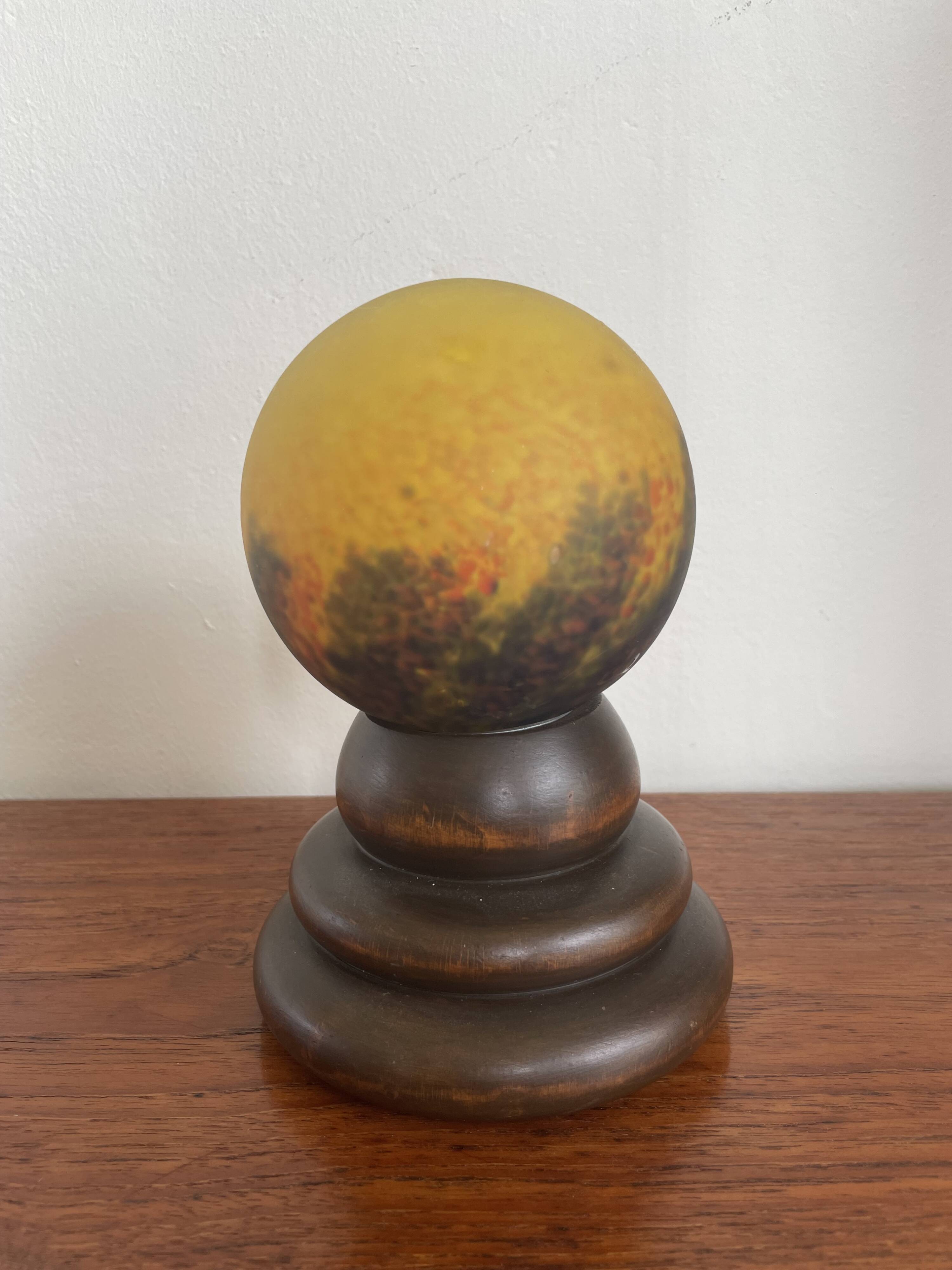 Yellow, round art deco table lamp. Art d'France