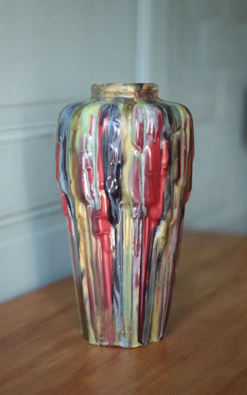 Vase signed Louis Gueule – Elgé Vierzon, multicoloured polychrome earthenware vase in geometric shape, collection.