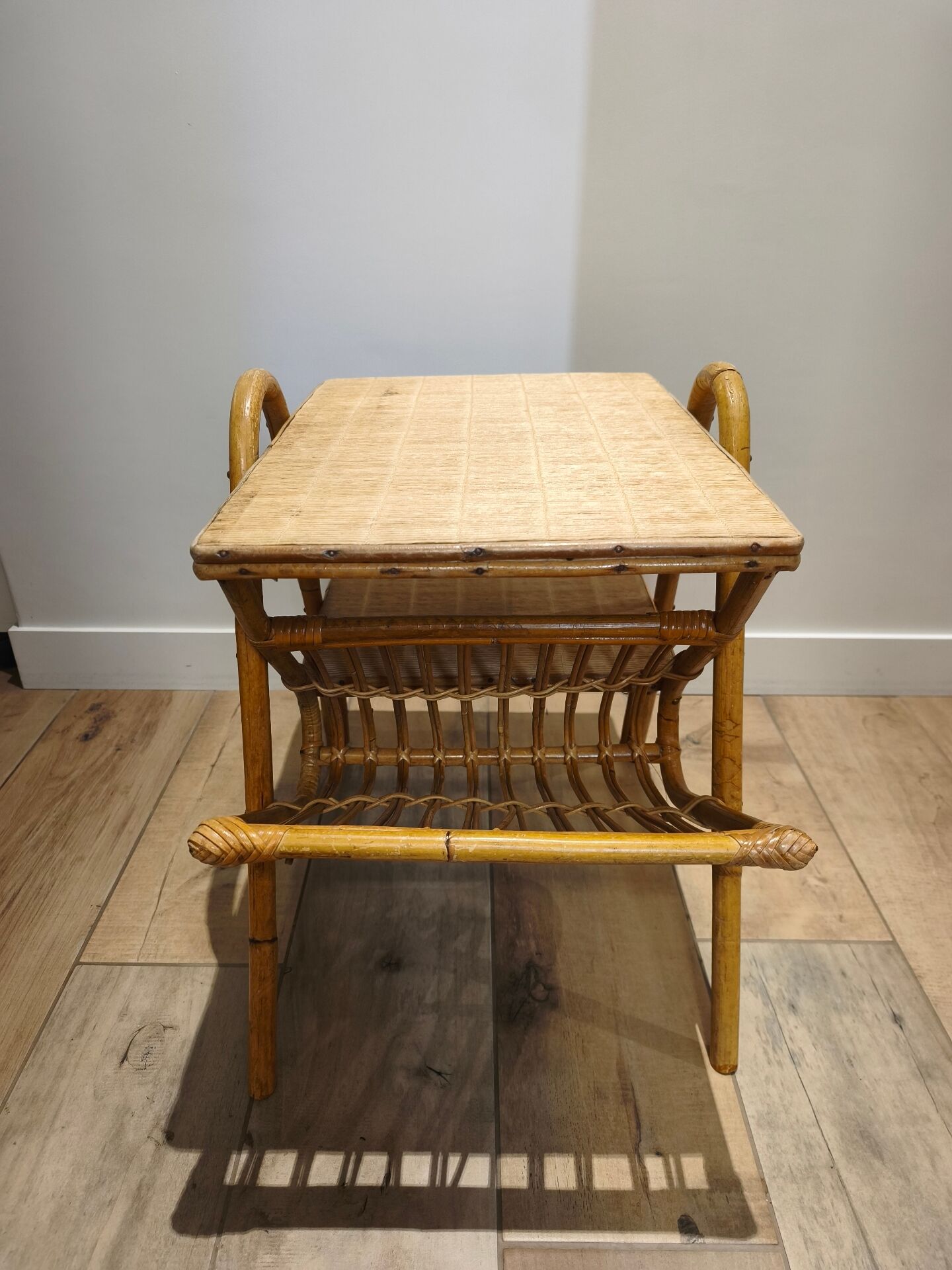 Vintage coffee table in rattan & wicker – Vinyl record player & storage cabinet
