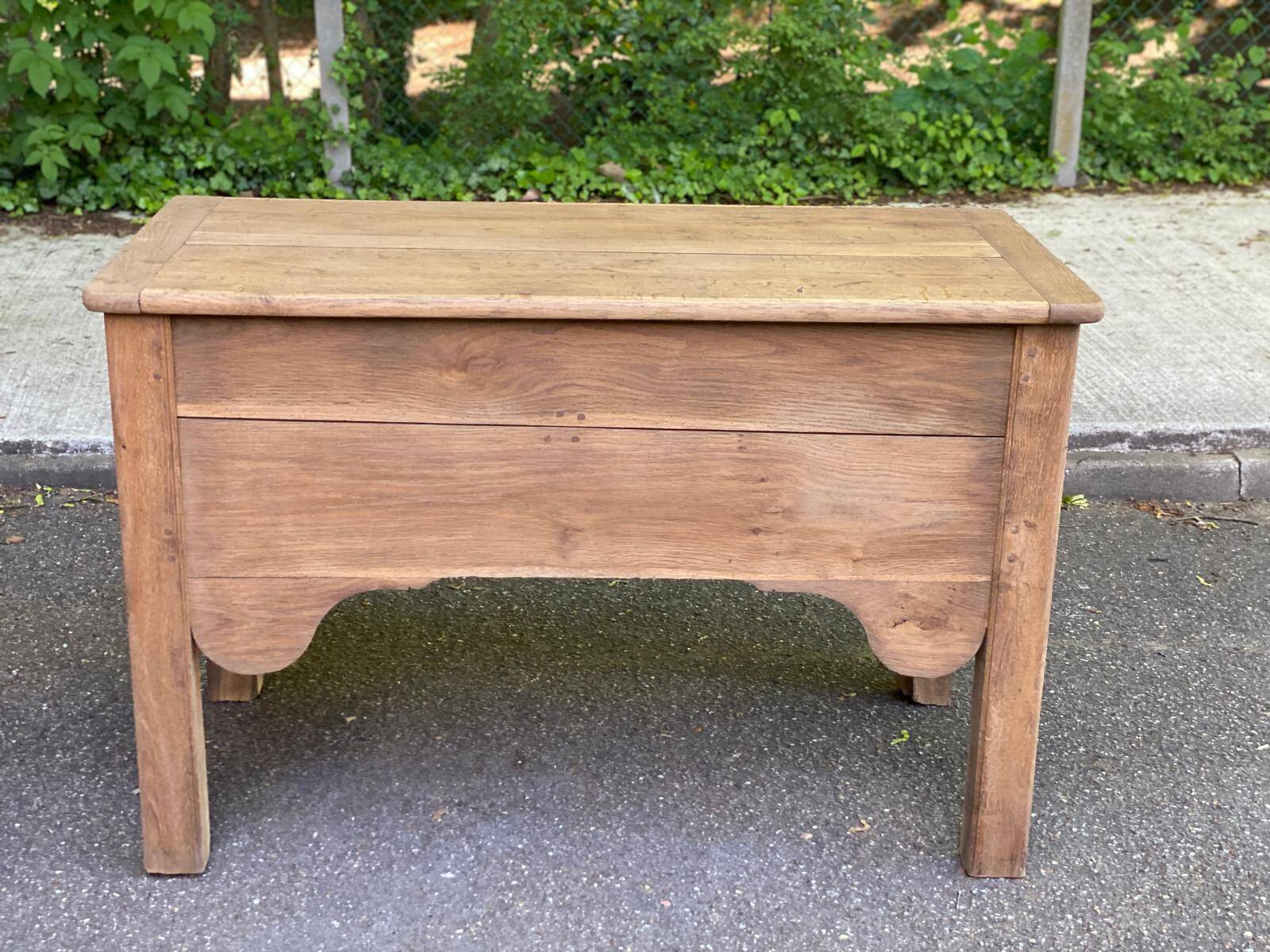 Renovated vintage baker's dough trough in solid oak from the 19th century.