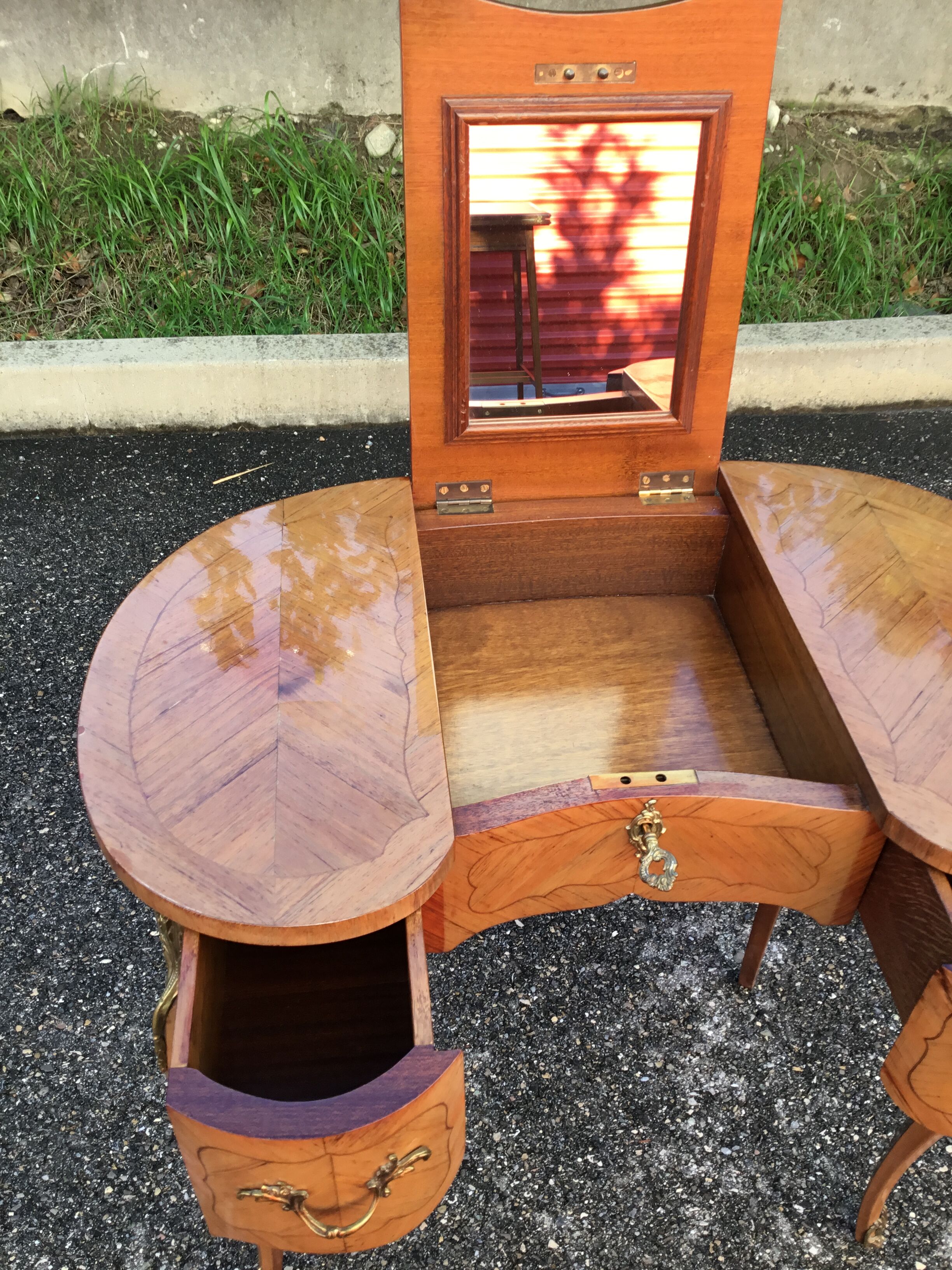 Dressing table marking rosewood