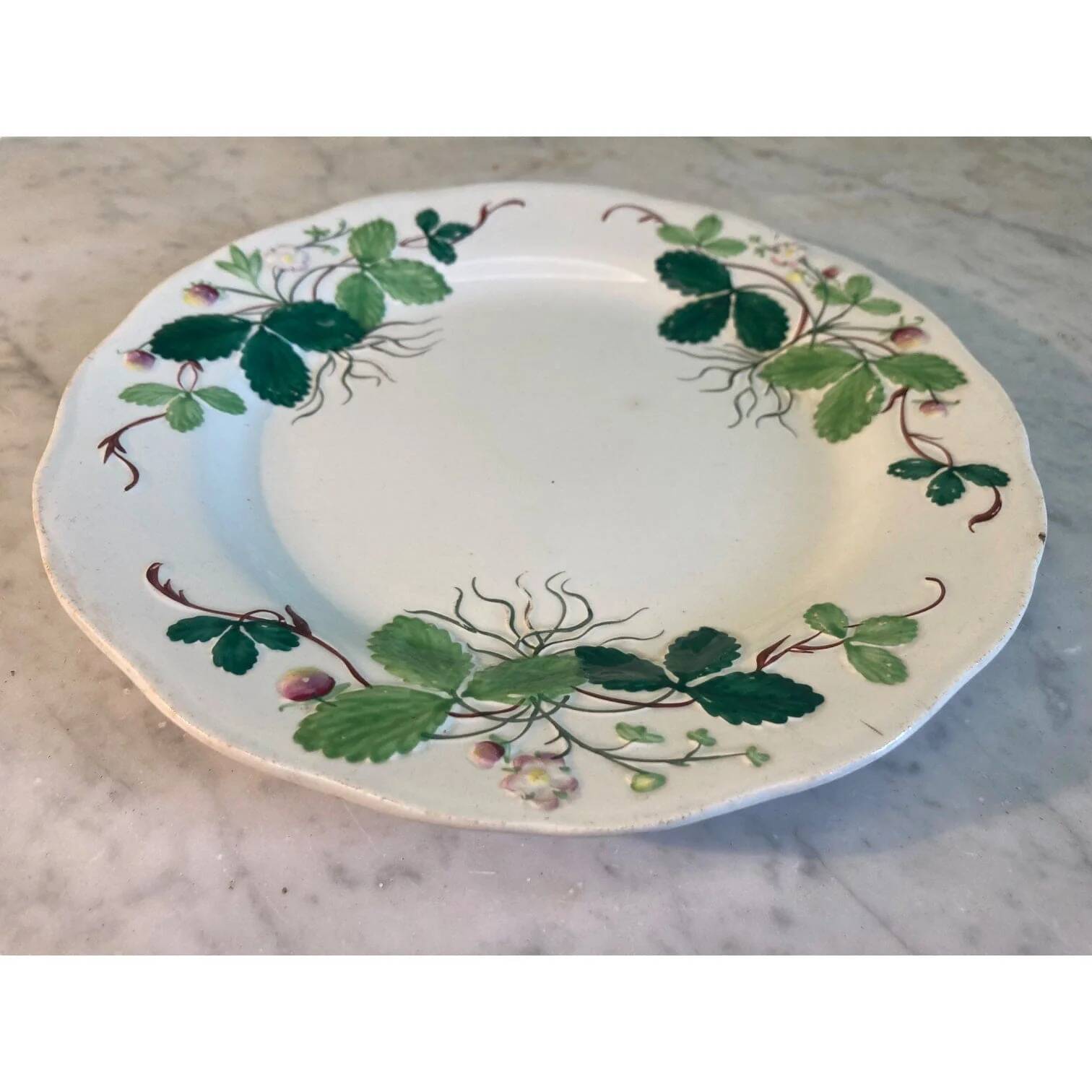 Georges Sand plate service Creil and Montereau 19th century. Strawberry barbotine.