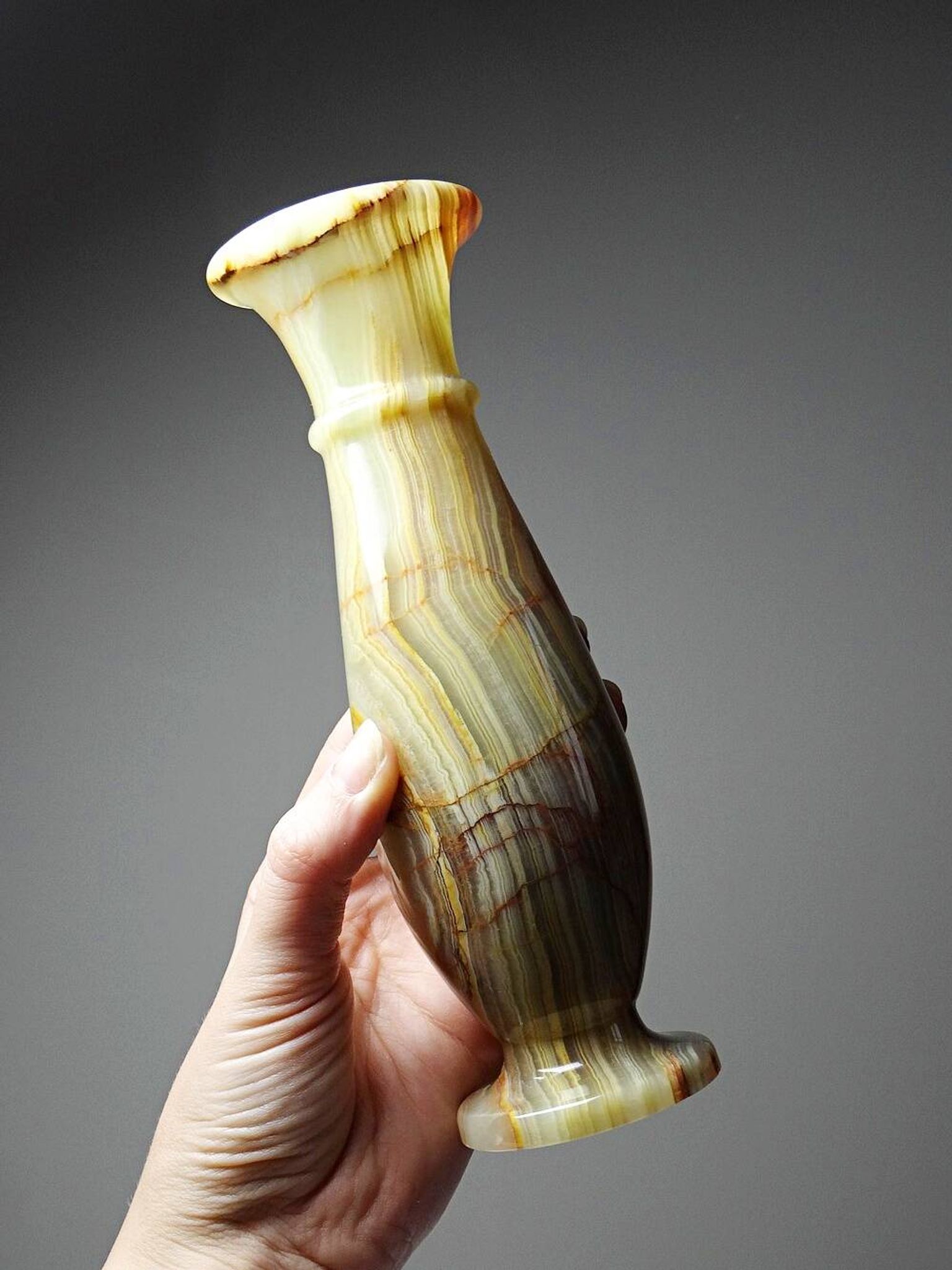 A pair of vintage baluster vases in green striped onyx from Italy, mid-century.