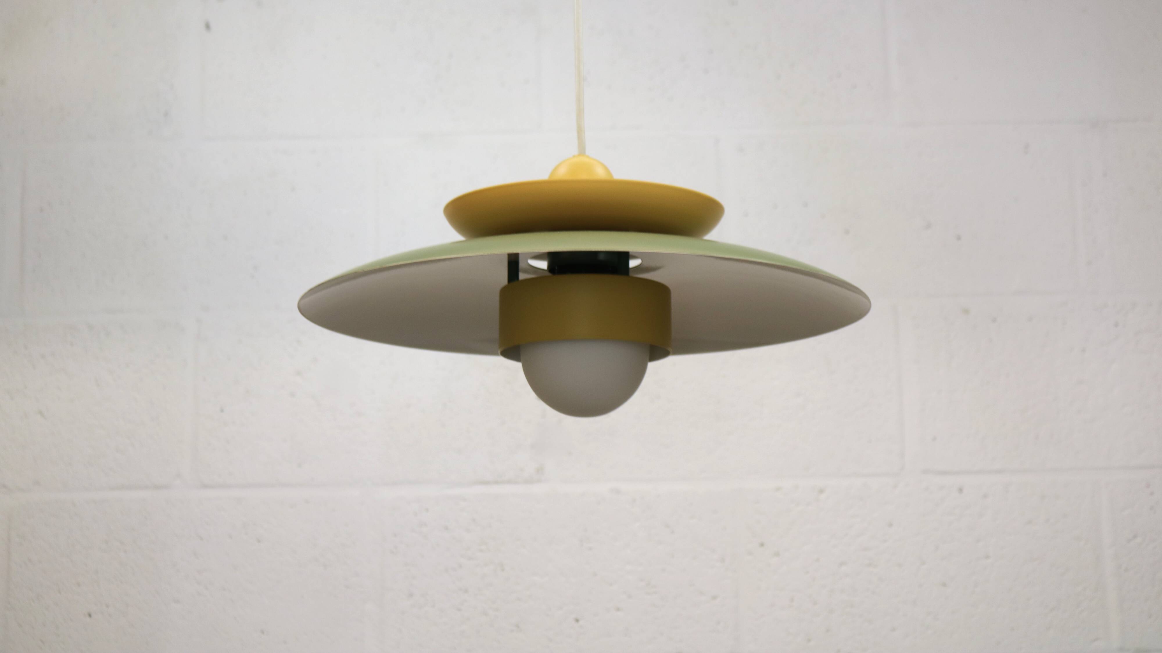 Lampe suspendue laquée verte vintage - Danemark 1980 -