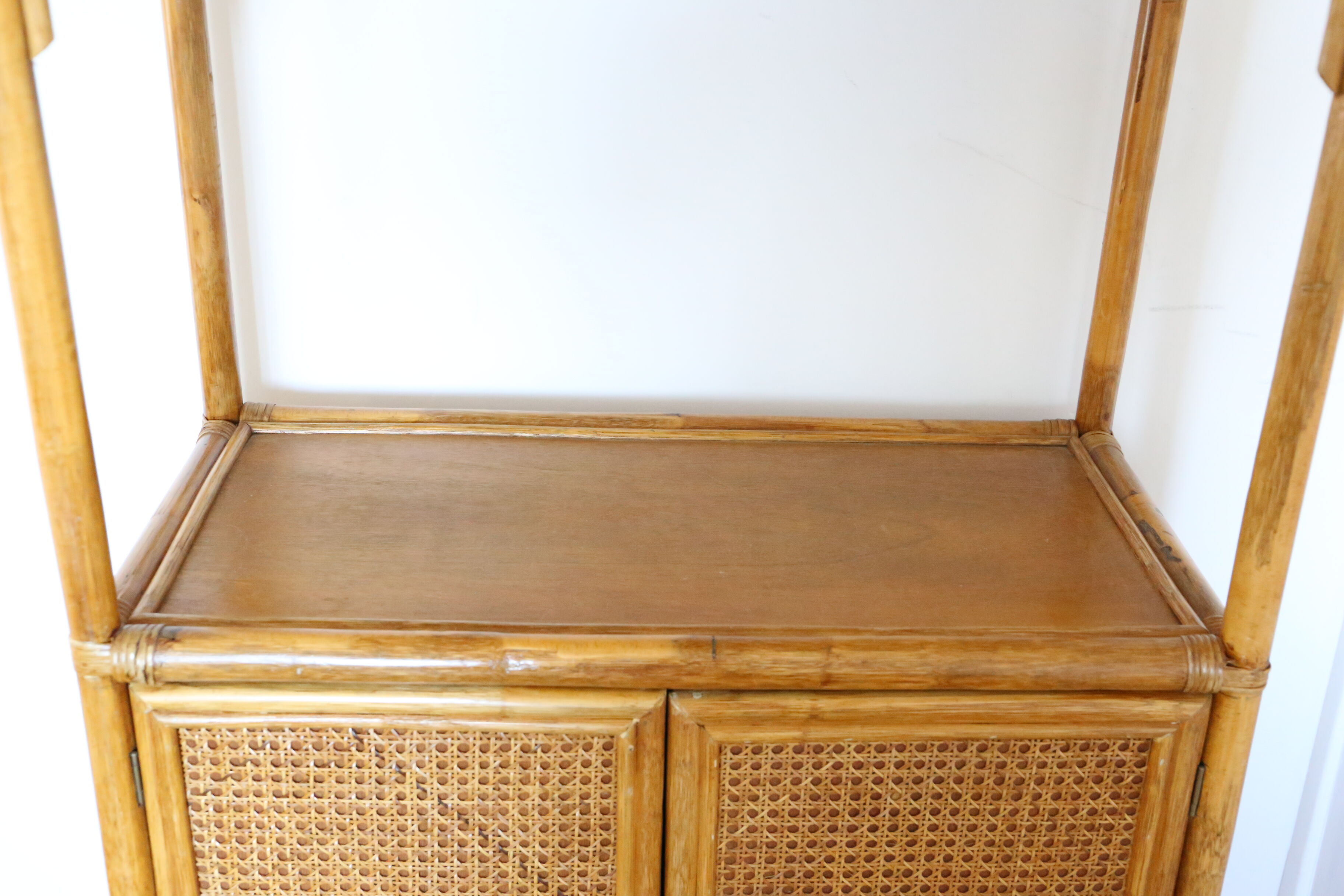 Shelf in rattan