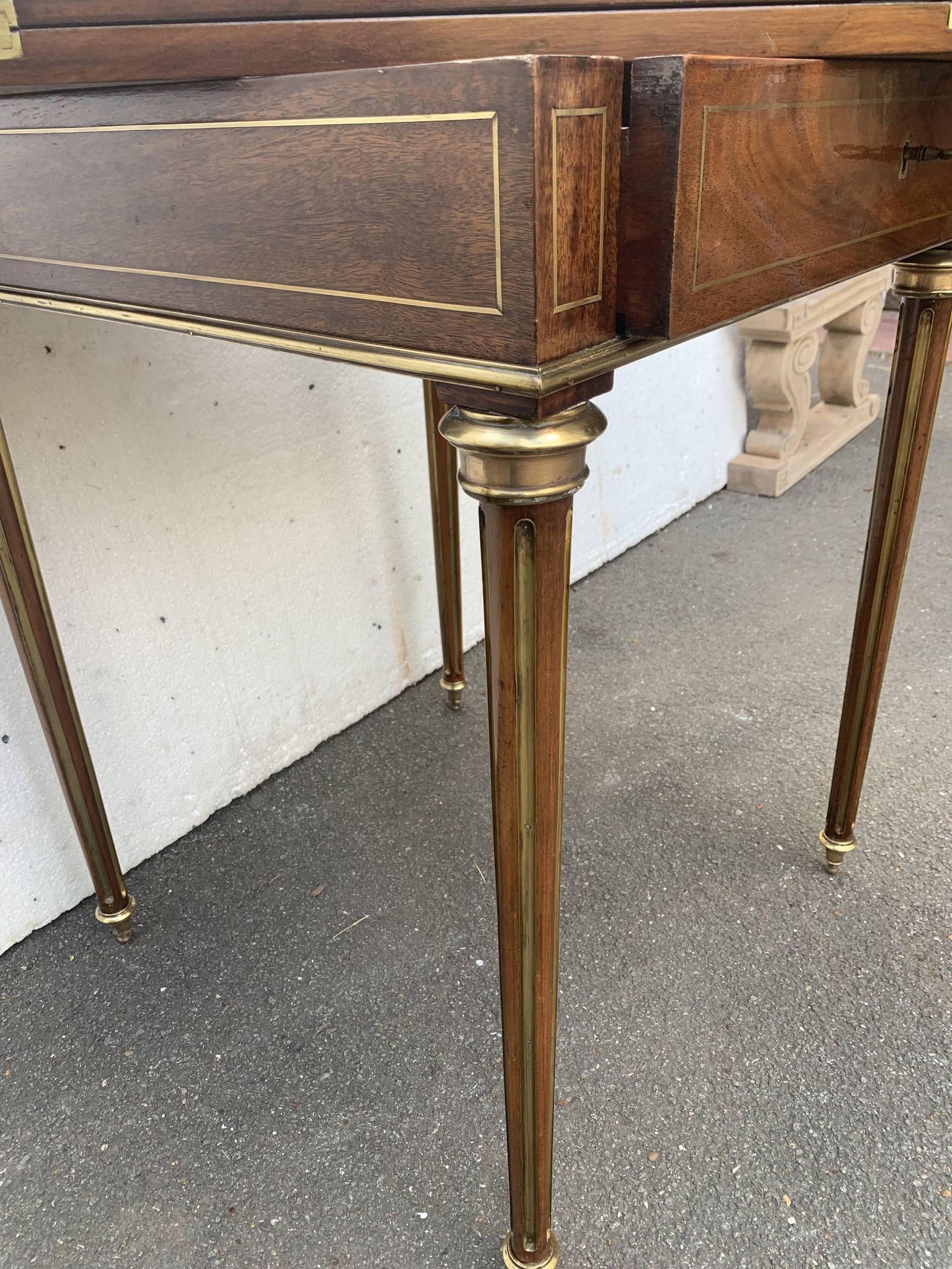 Table for games "Handkerchief" Napoleon III mahogany and brass fillet XIX century