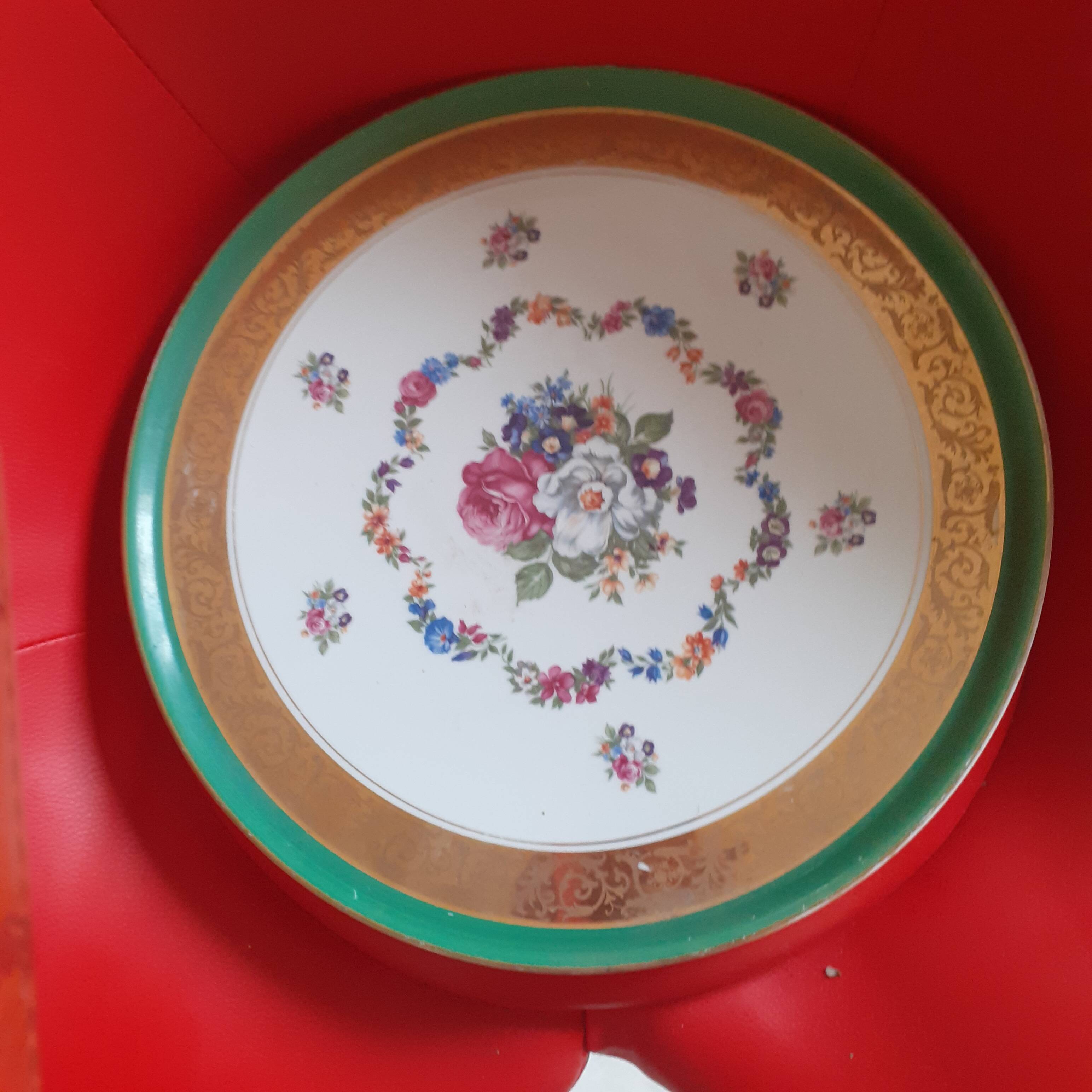 Hand painted pie dish. Bouquet of flowers. Limoges;