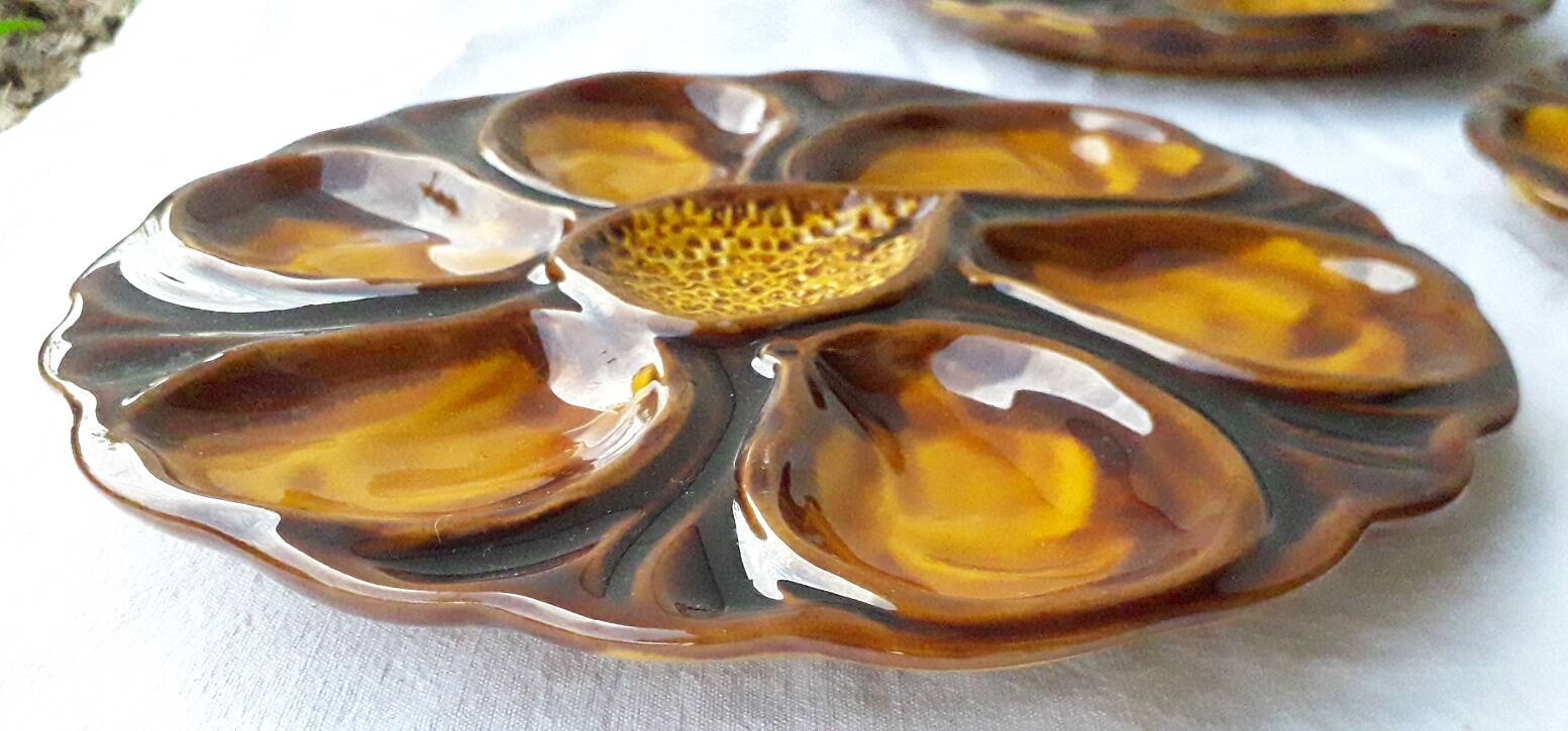 5 oyster plates in slipware