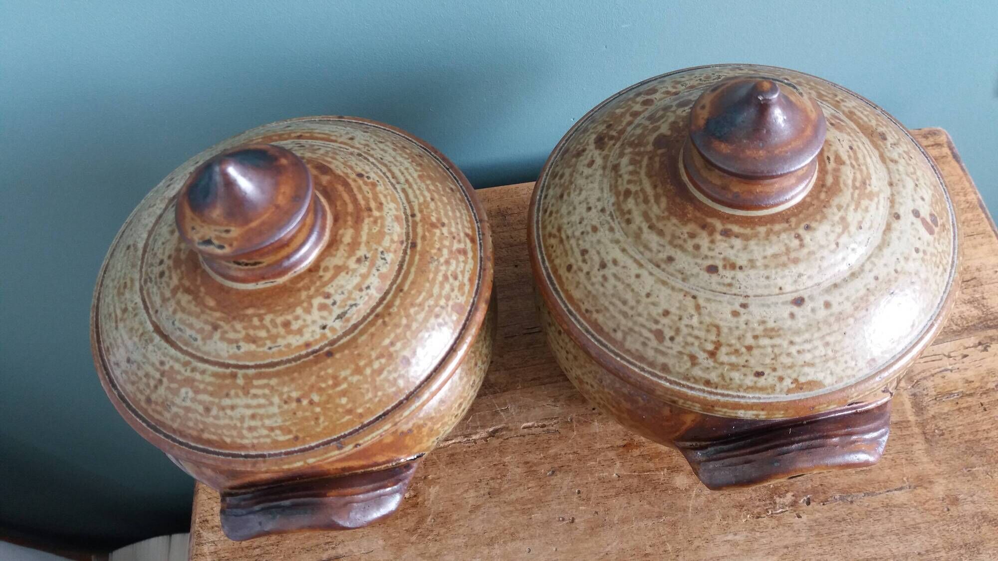 Soup bowls covered signed by Jean-Pierre Prud’homme in Puisaye stoneware.