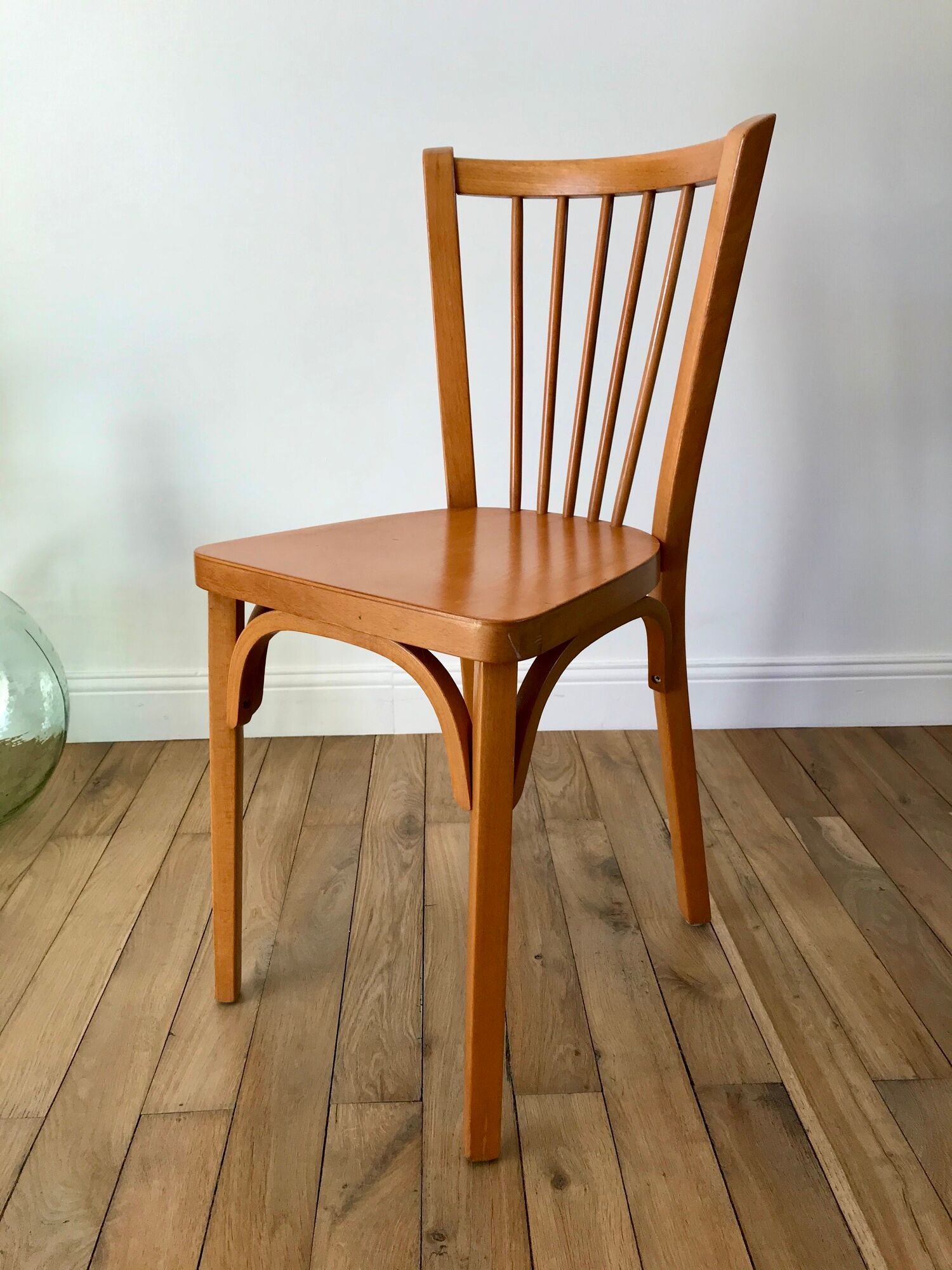 Chaise bistrot Baumann en bois de hêtre clair N°12 années 50