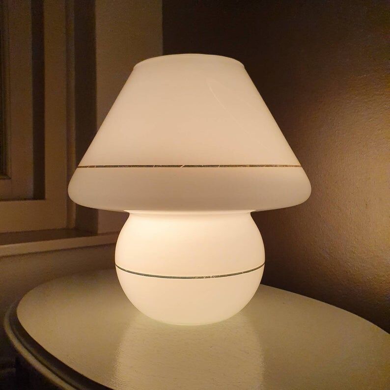 All-glass mushroom lamp with golden lines
