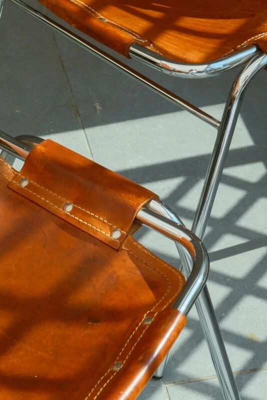 Chair Les Arcs Charlotte Perriand – Vintage patinated leather from the 60s/70s