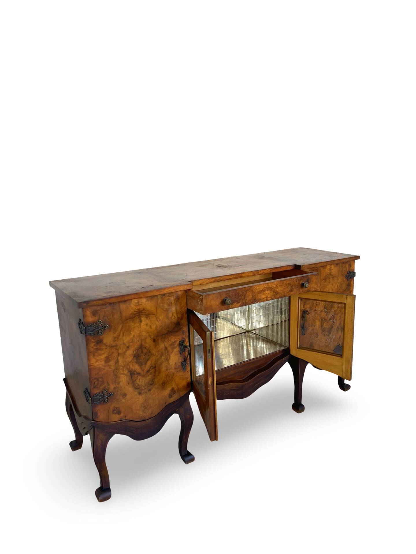 Buffet en noyer burr italien, années 1930.