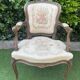 Basket bed and its two armchairs