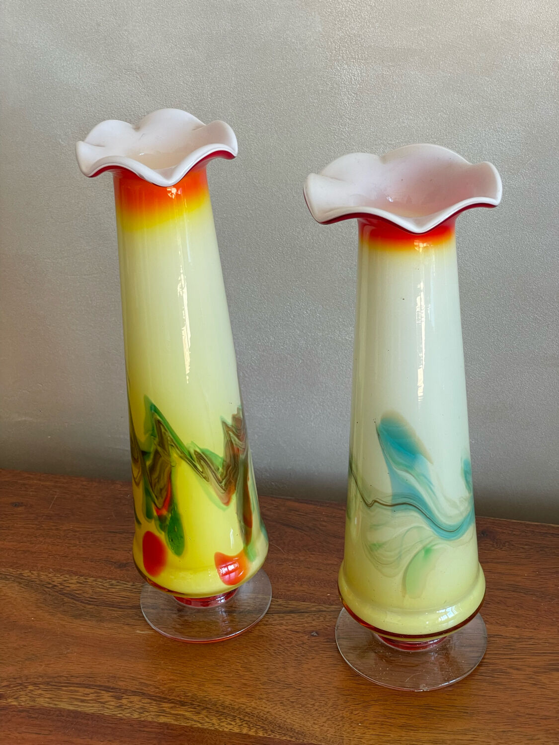 Duo of frill soliflores