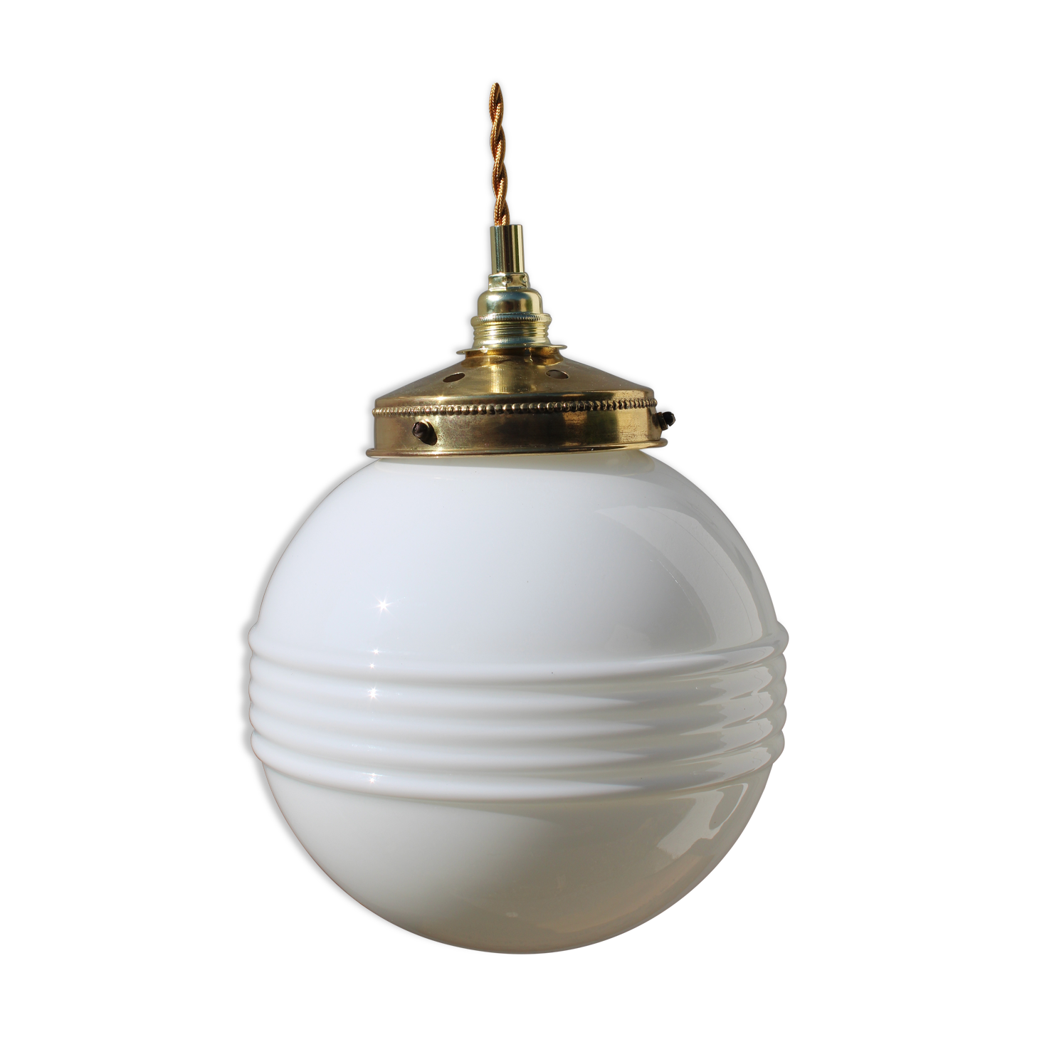 White and brass opaline globe suspension