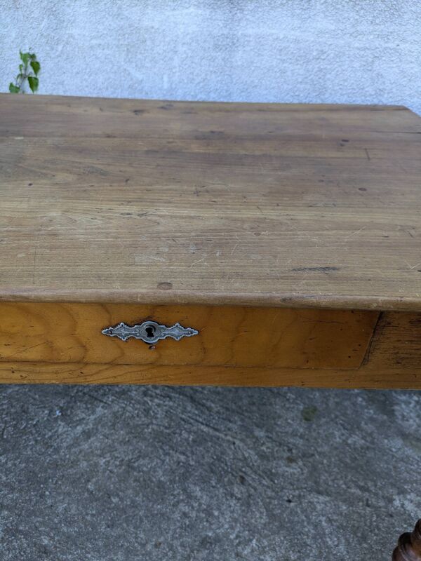Table, bureau, console