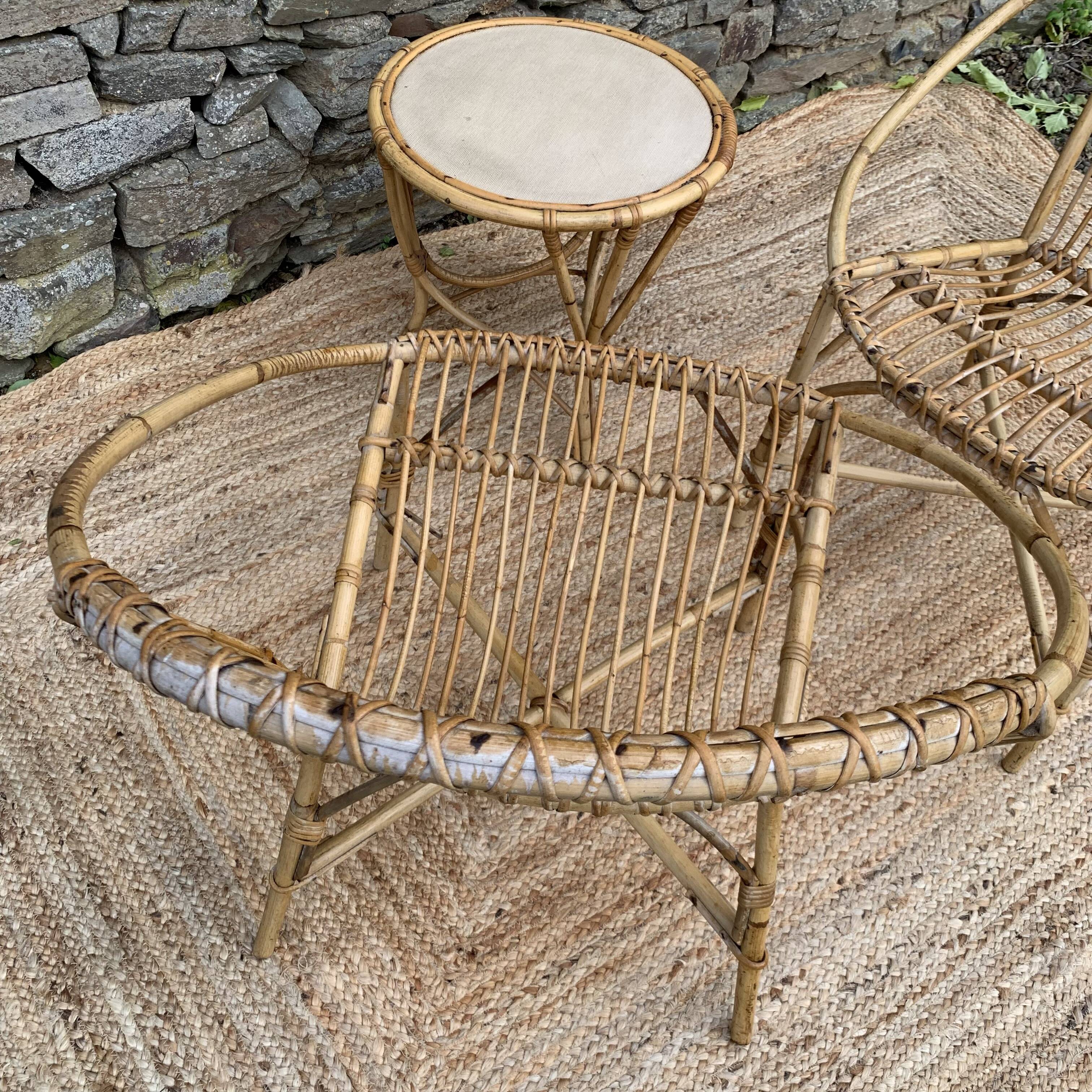 Rattan living room, set of 2 armchairs and a coffee table
