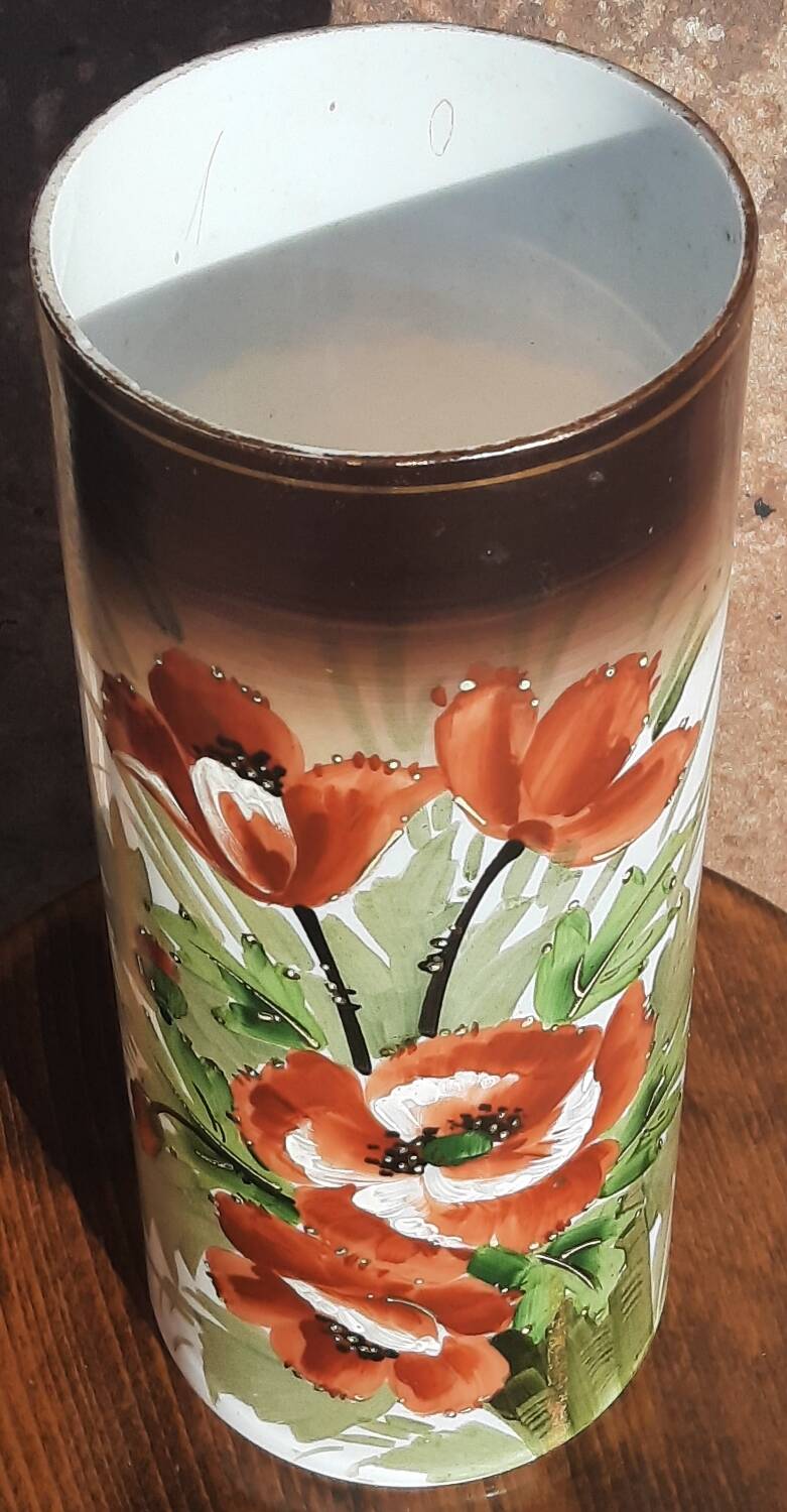Vase rouleau Art Nouveau. (Opaline)