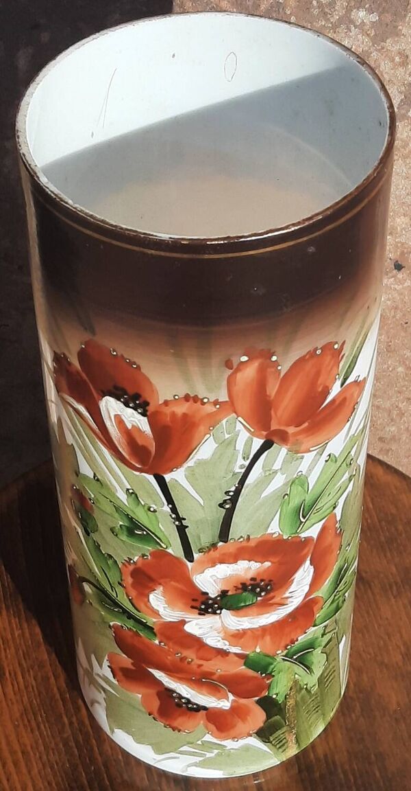 Vase rouleau Art Nouveau. (Opaline)