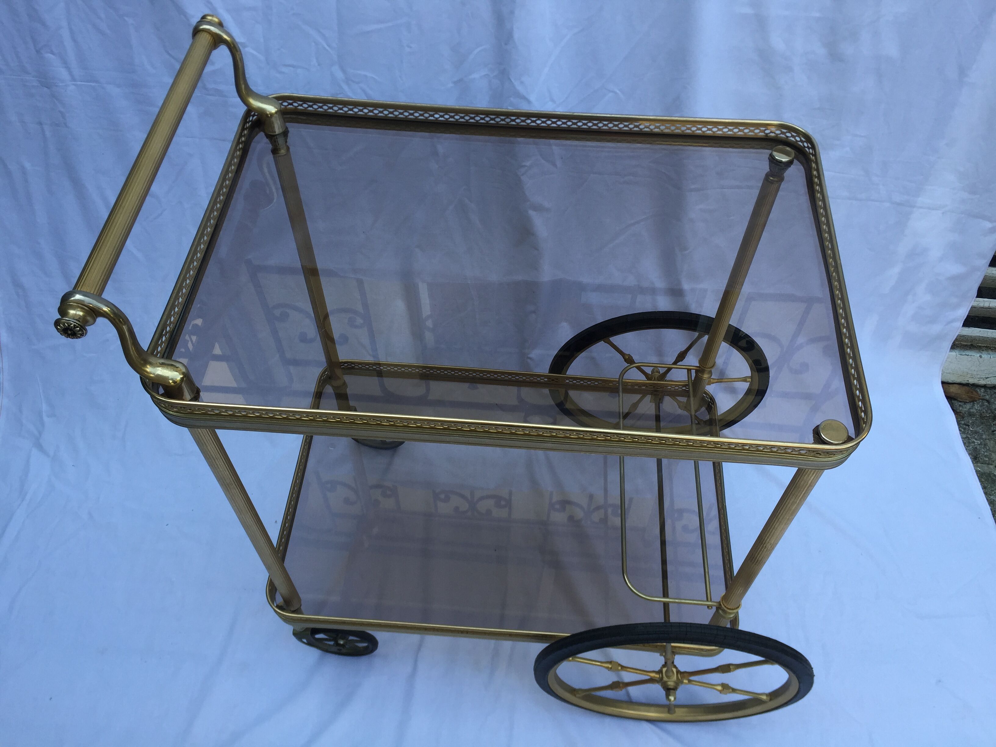 Serving wheels in gold metal & glass vintage 1960