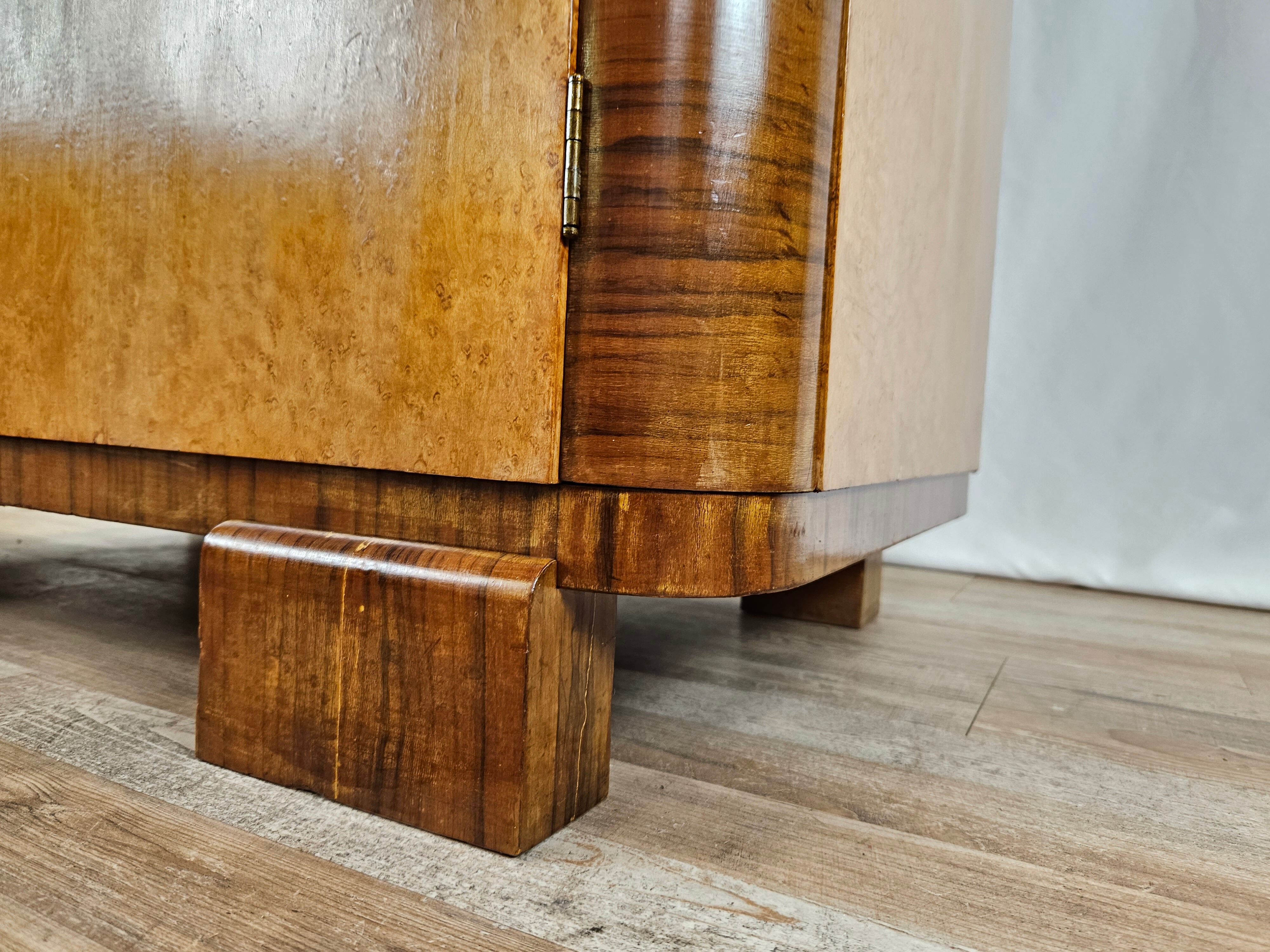 Art decò sideboard in thuja and walnut