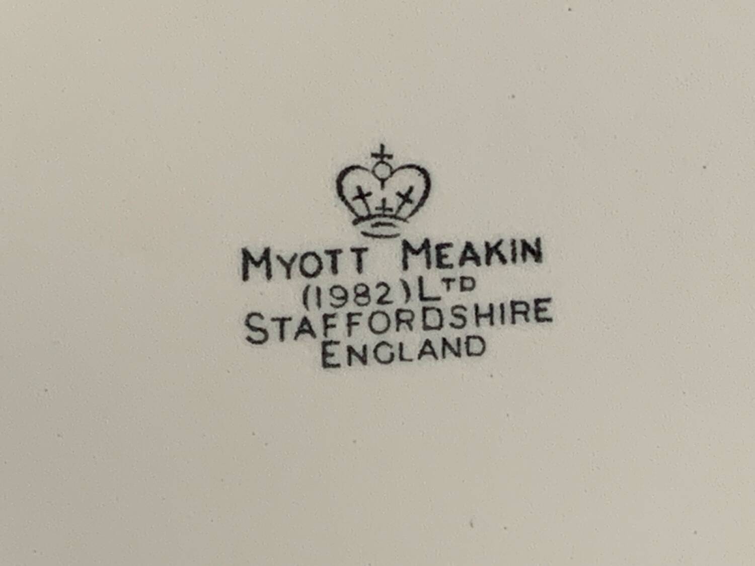 11 Myott Meakin ivory dessert plates