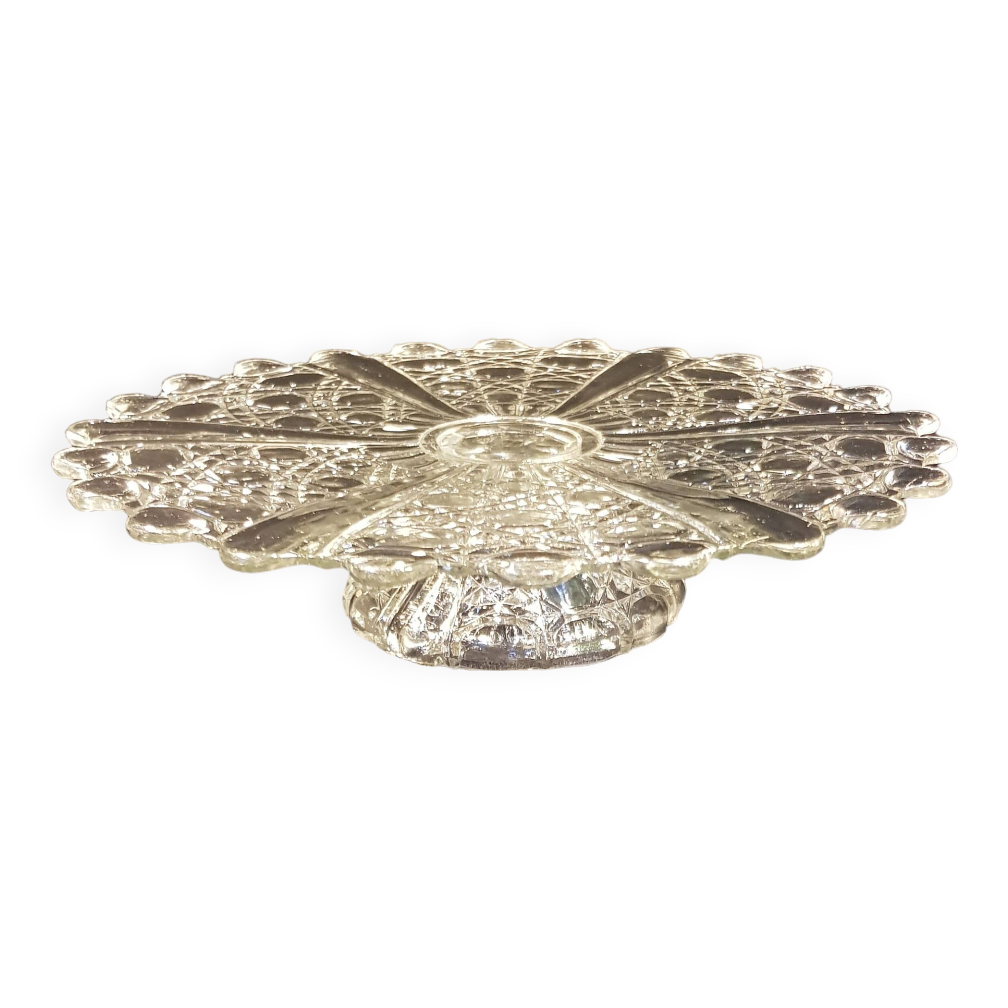 Presentation dish on glass foot