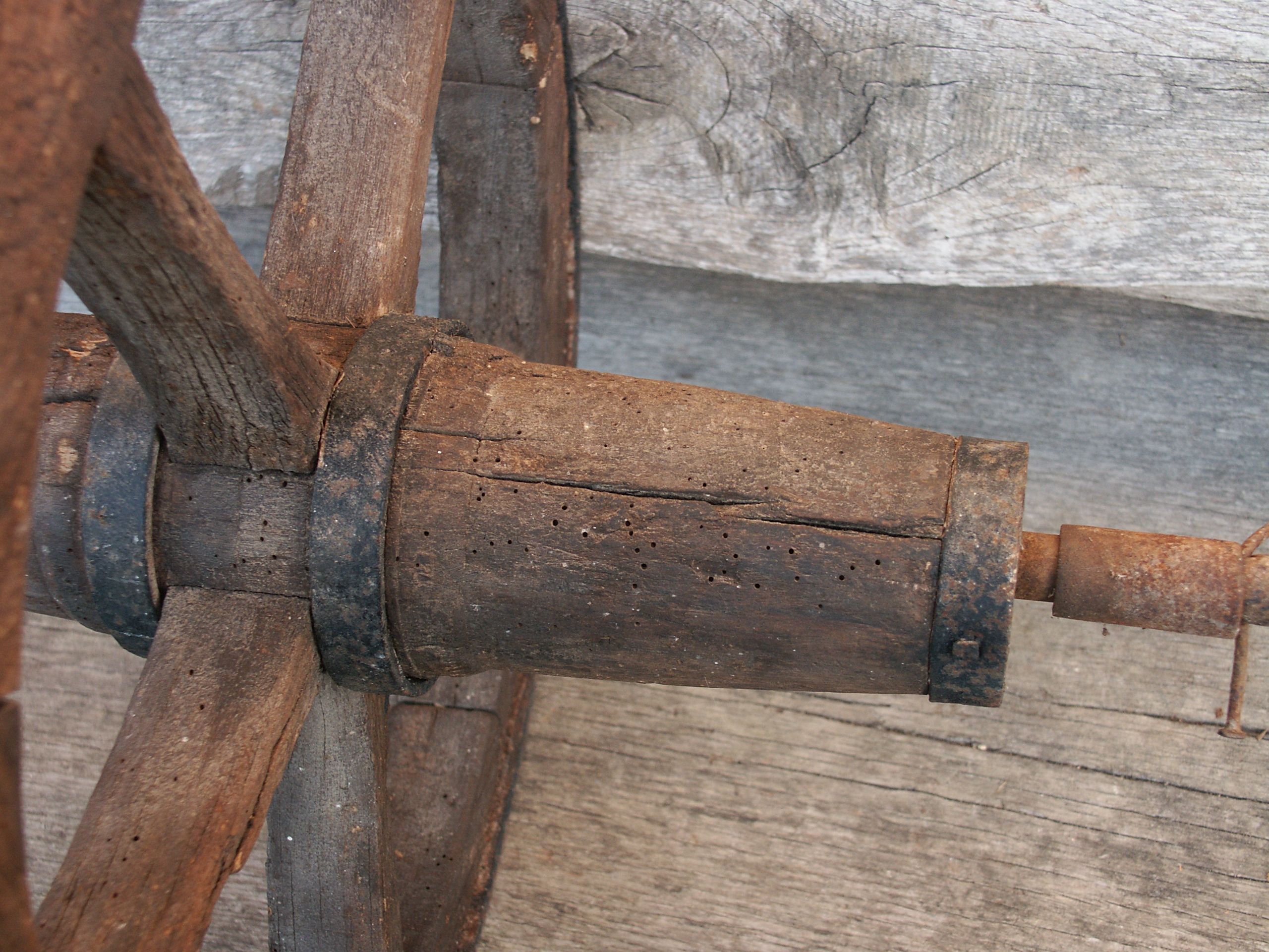 Roue de brouette ancienne