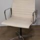 Fauteuil EA 108 en cuir – Charles & Ray Eames – Herman Miller – 1960