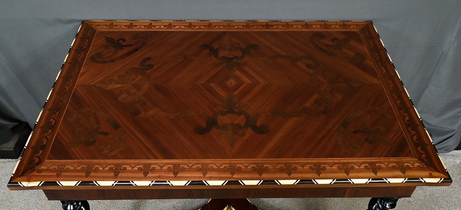 Desk table in precious wood marquetry, Napoleon III period – mid-19th century