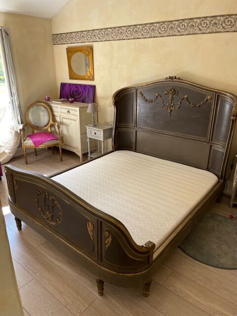 bed in solid walnut patinated Louis XVI style 160X200 cm